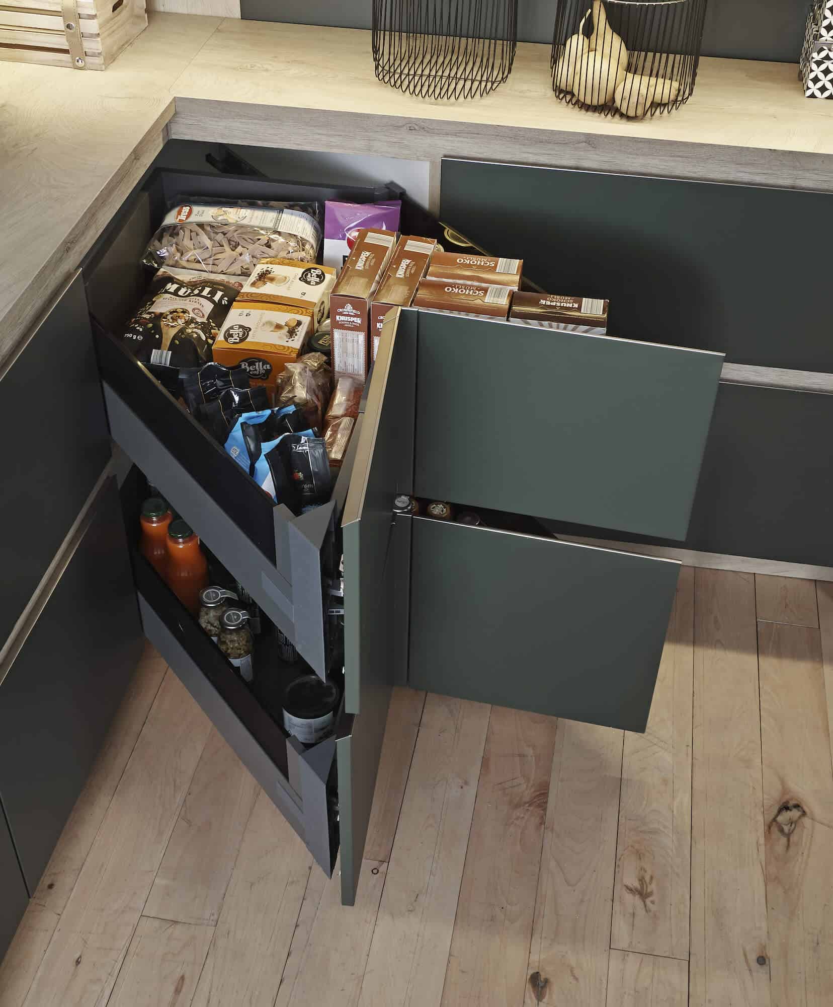 Bauformat-Designkueche-Berlin-grifflos-mit-Griffmulden-Eckschrank