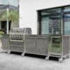 Burnout-Outdoorkueche-Kuechenzeile-grau-Napoleon-Grill-und-Kuehlschrank
