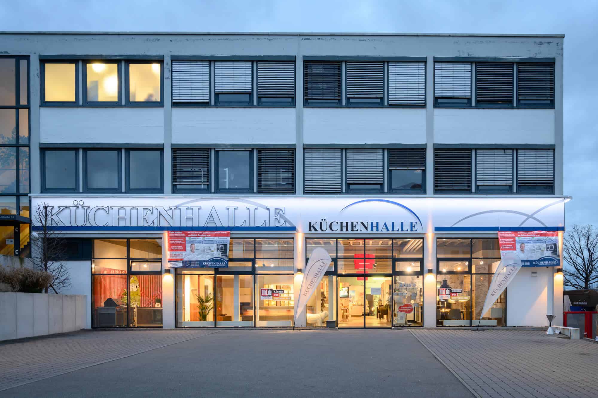 Küchenhalle Winnenden Küchenstudio Außenaufnahme Eingang