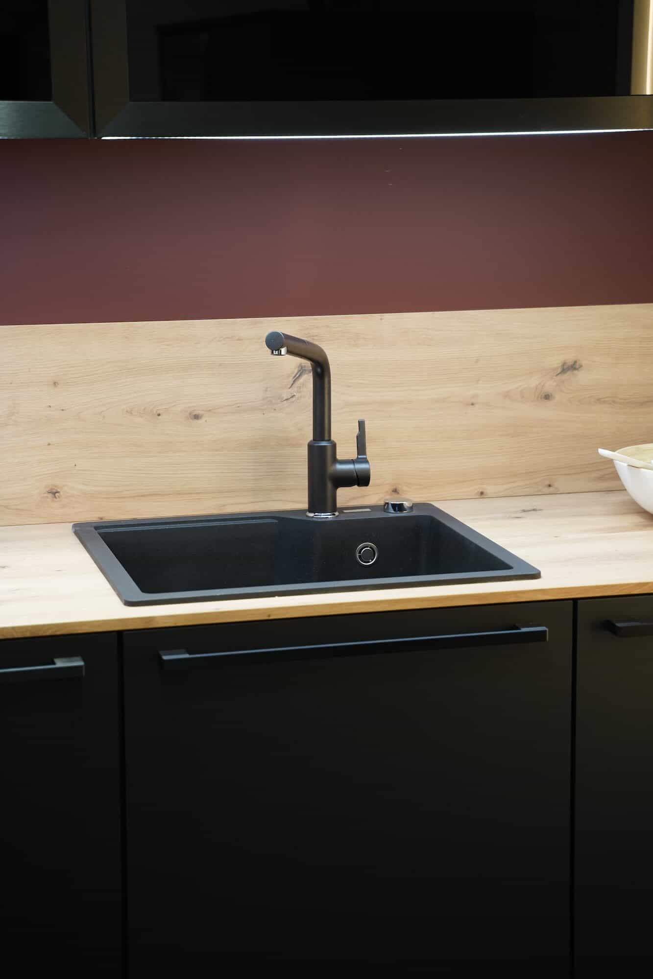 Küchen Spüle mit Armatur hochwertig und Holz Arbeitsplatte