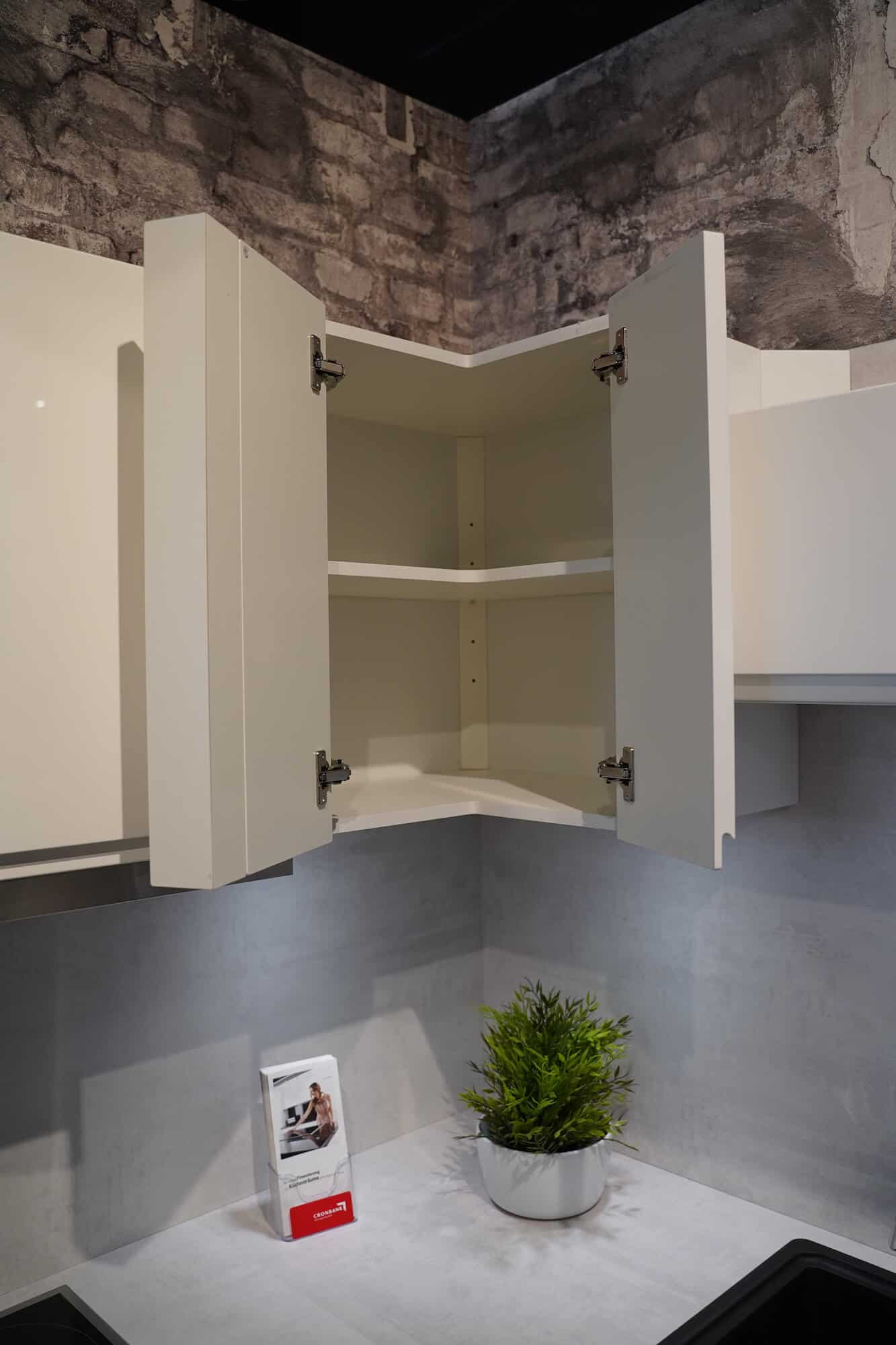 Design L-Küche Form weiß mit wandschrank