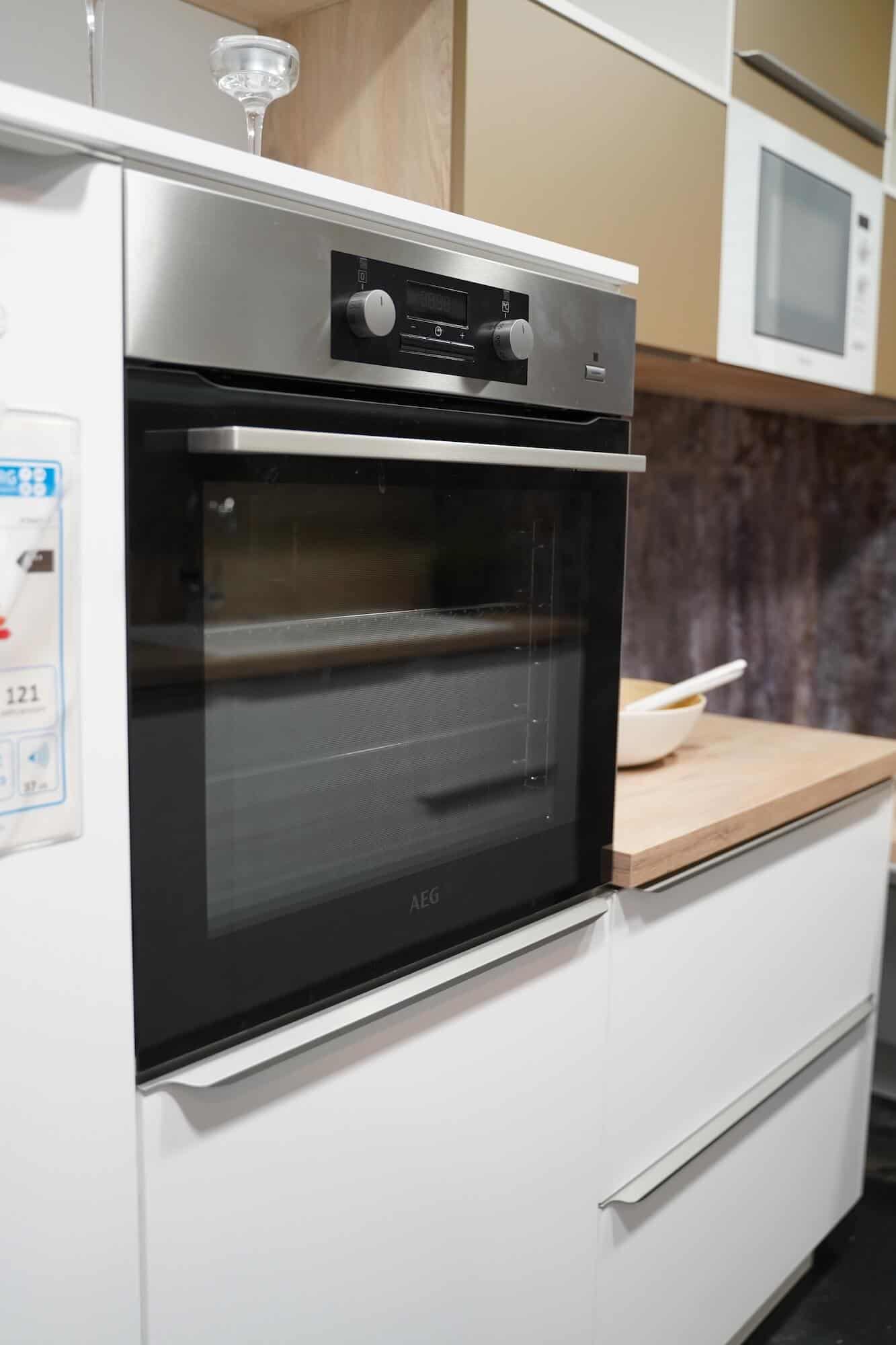 AEG Backofen Burger Küchenzeile weiß