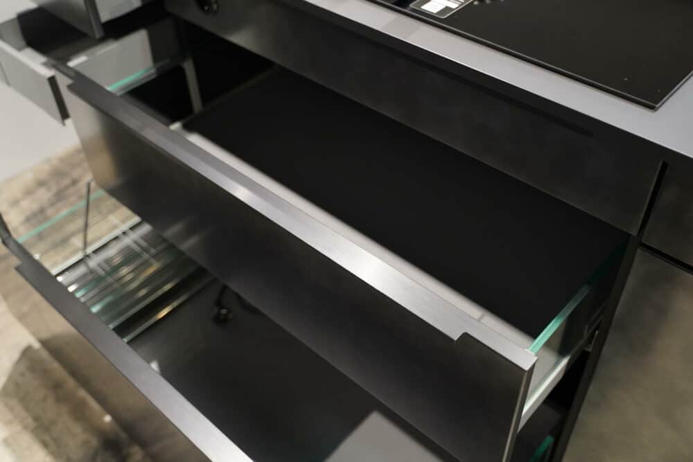 Griffleisten schwarz metall Auszüge