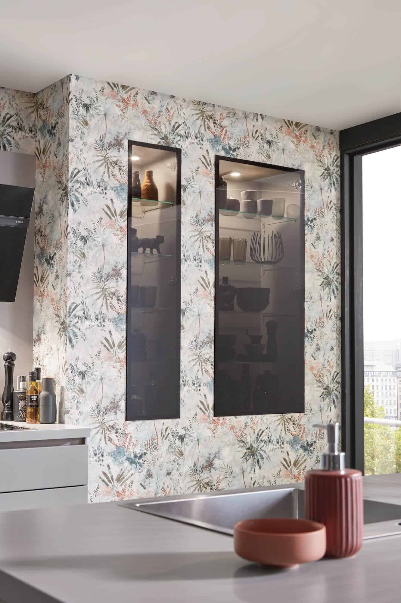 Nobilia Designküche Lack mit Glasschrank