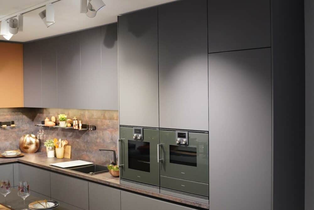 Ballerina Design Küche mit Wandschrank Resopal Anthrazit