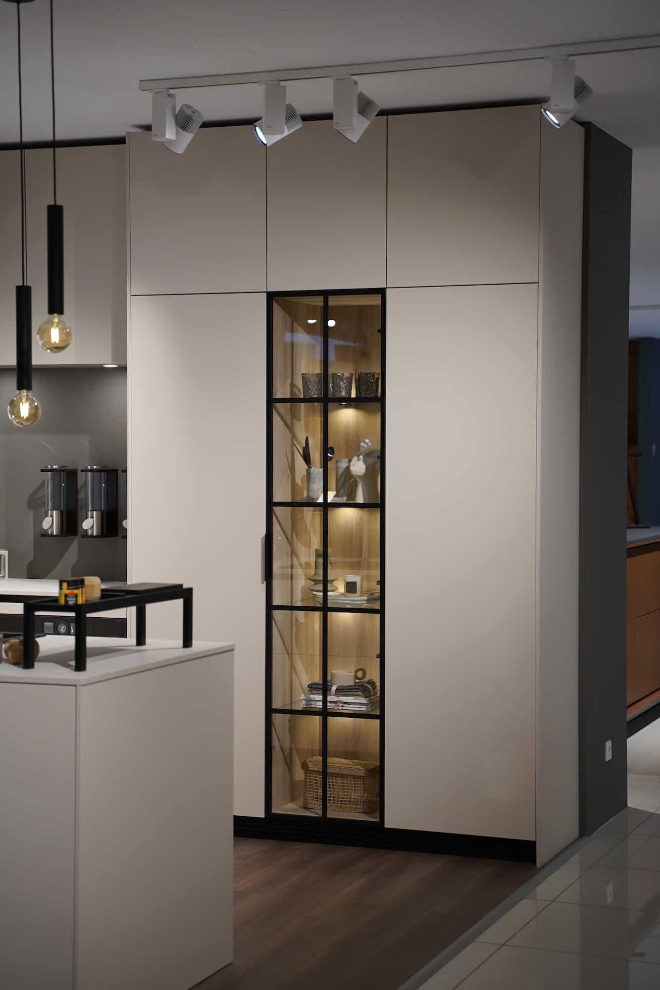 Ballerina Designküche U-Form mit Resopal Arbeitsplatte