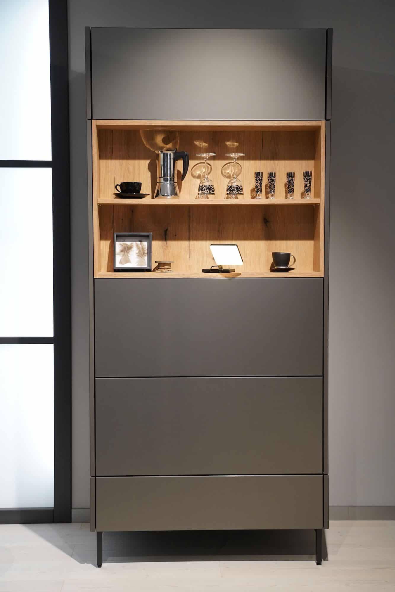 Design Hochschrank grifflos schwarz matt