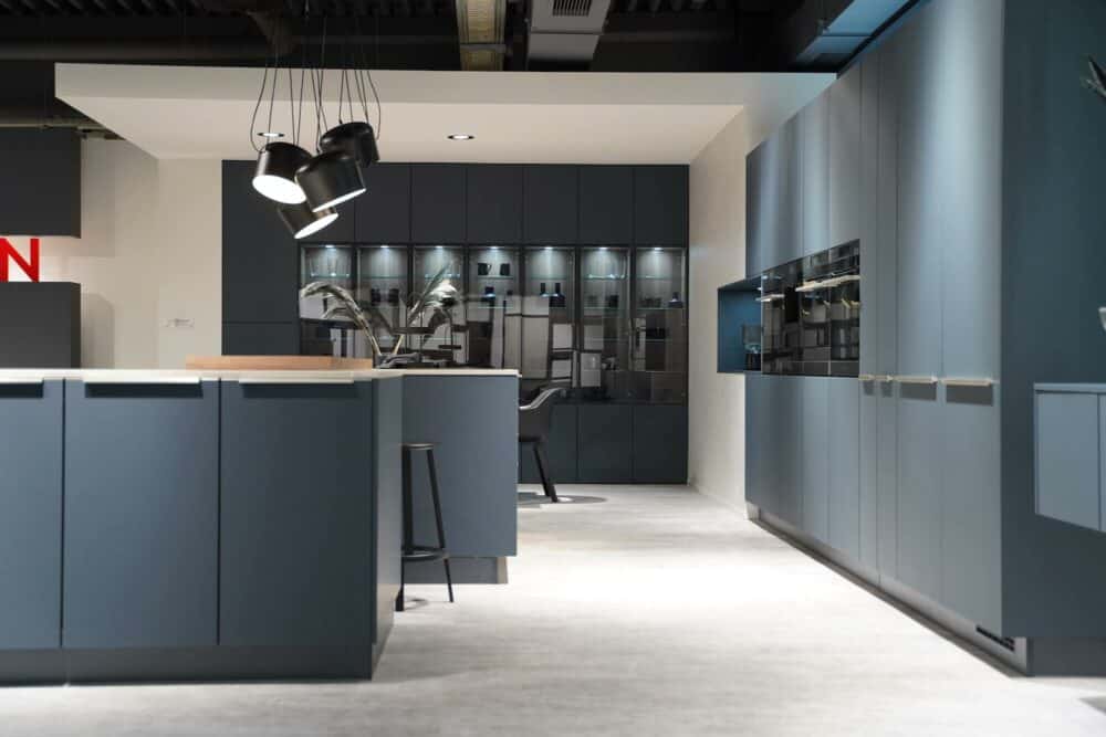 Glas Wandschrank grifflos Nobilia Design Inselküche