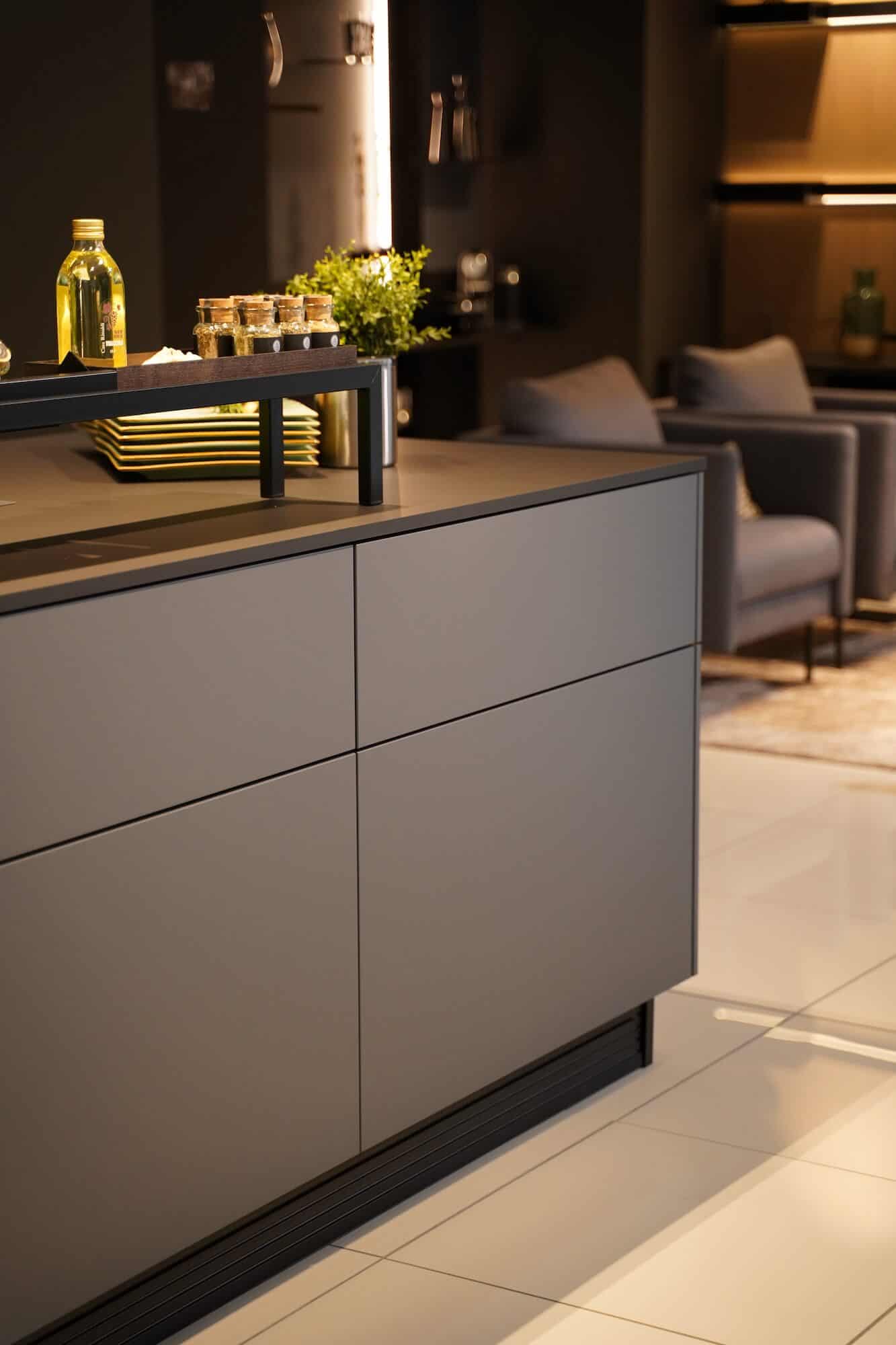 Grifflose Front grau resopal Arbeitsplatte