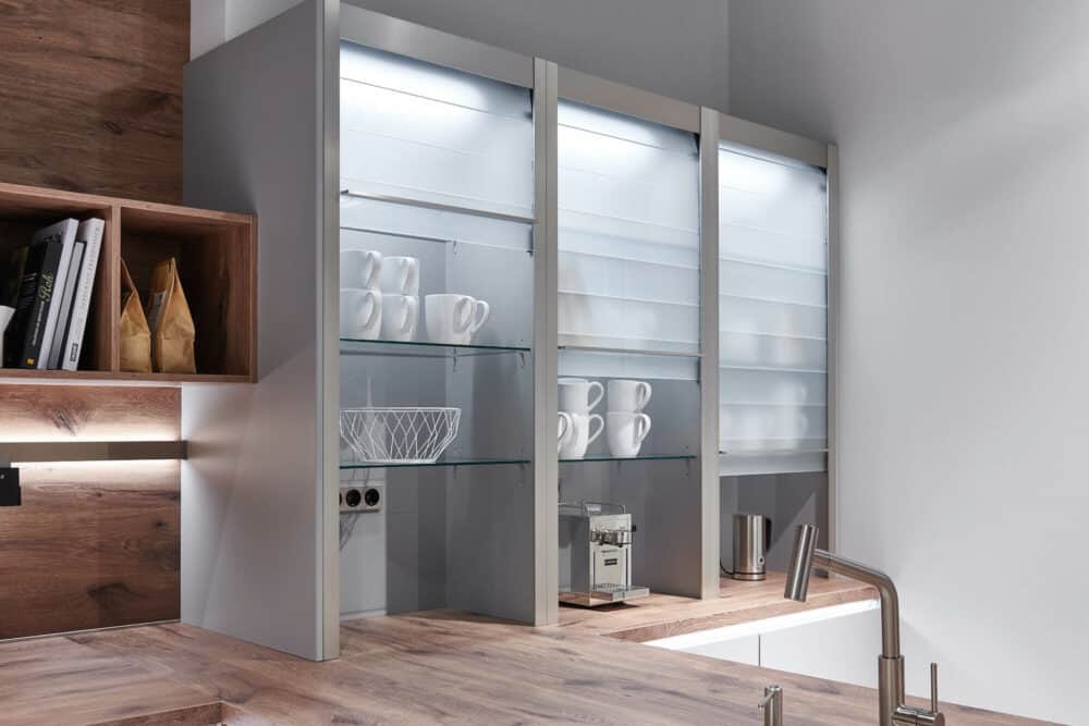 Jalousientüren mattglas Nobilia Design Küche steingrau