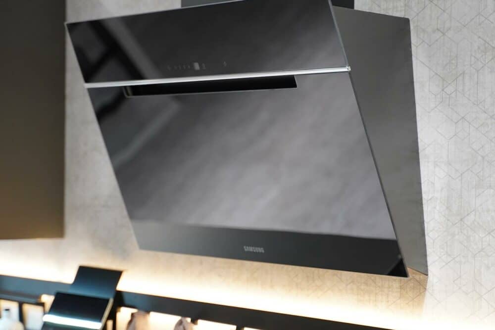 Kopffreihaube Dunstabzug Samsung Nobilia Inselküche