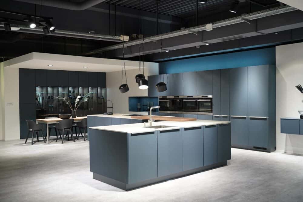 Nobilia Design Inselküche L-Form Lack Fjordblau