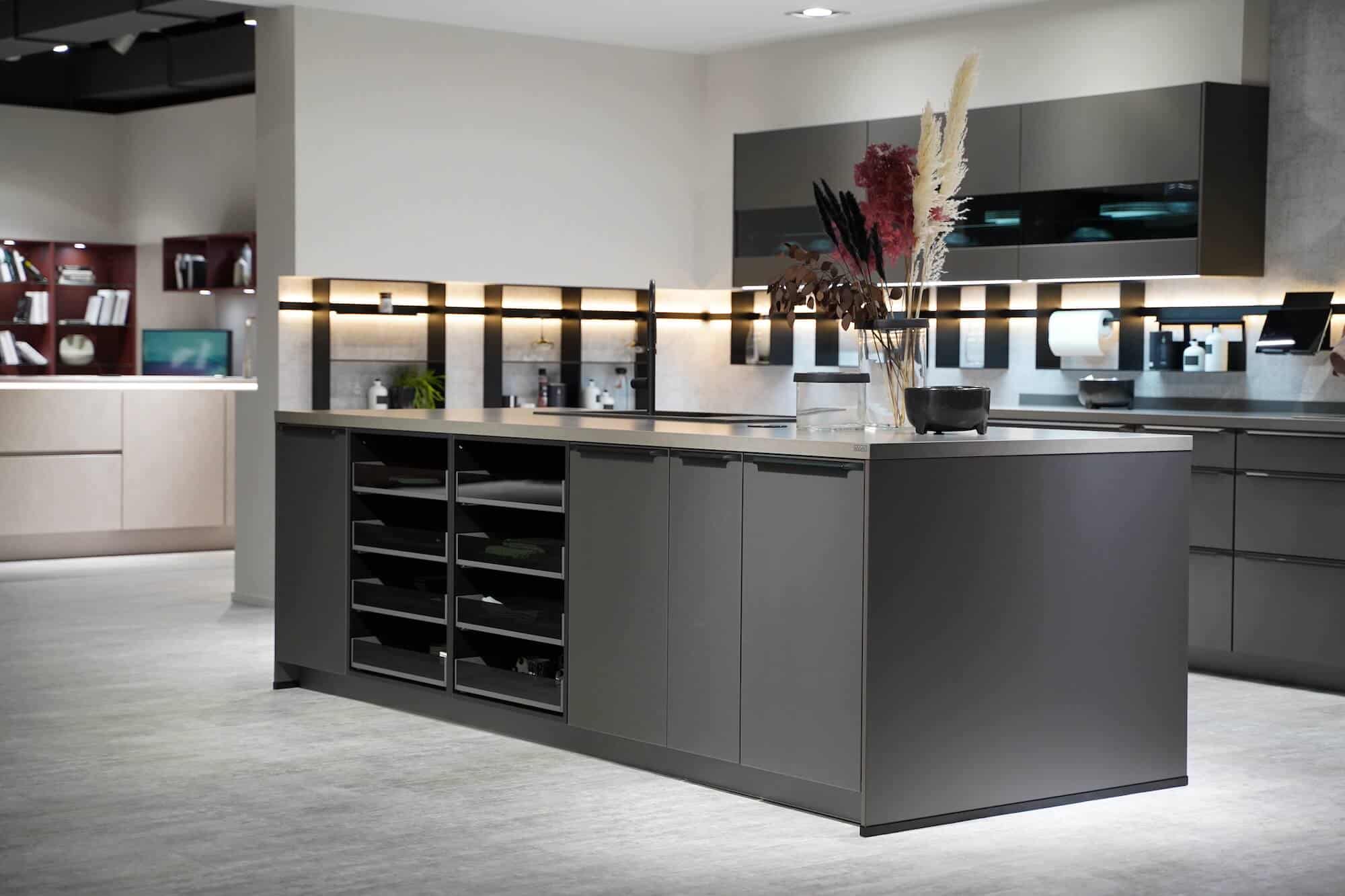 Nobilia Design Inselküche Titan mit epic ash Arbeitsplatte