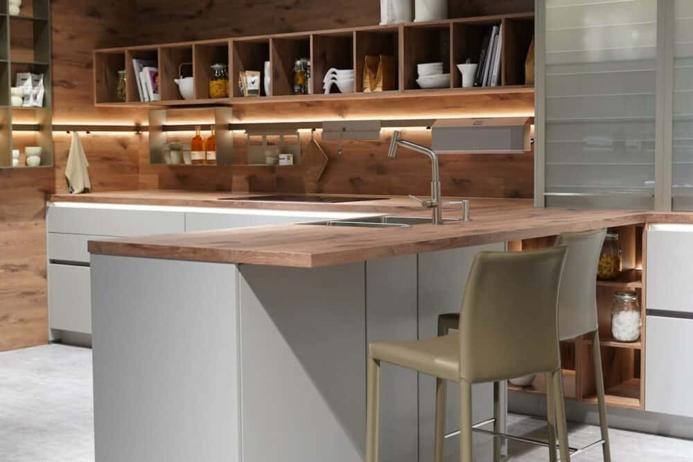 Nobilia Design Küche steingrau mit Kücheninsel und Esstheke