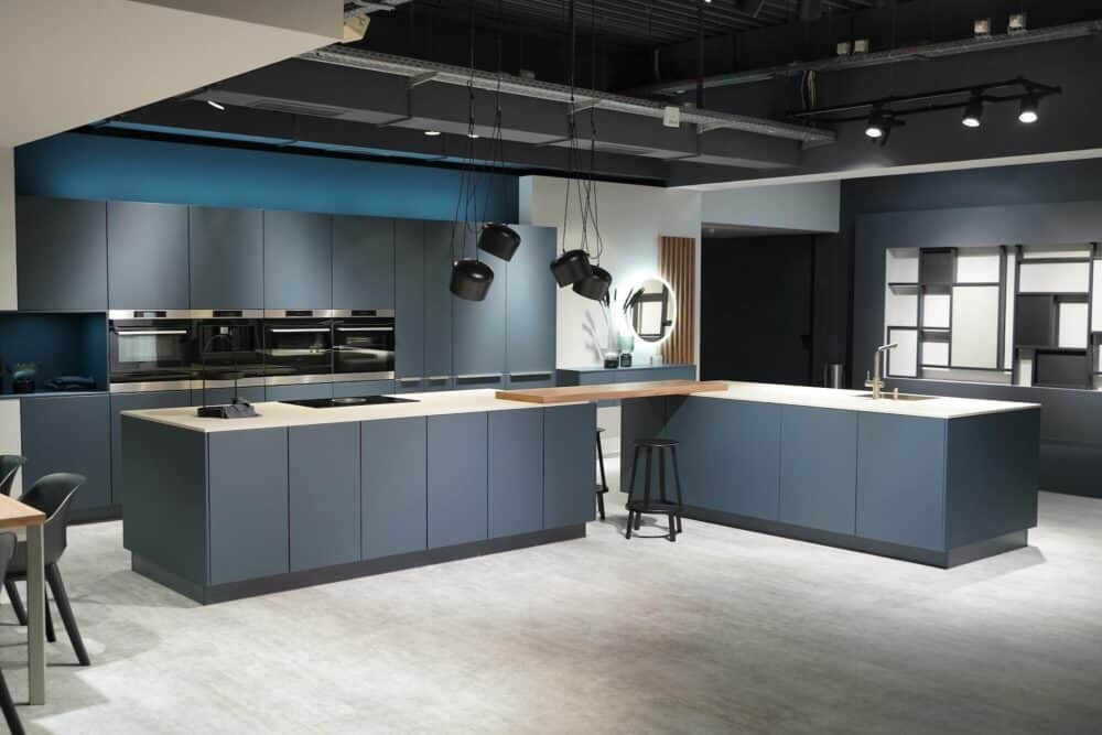 Nobilia Designküche grifflos mit Elektrogeräten u
