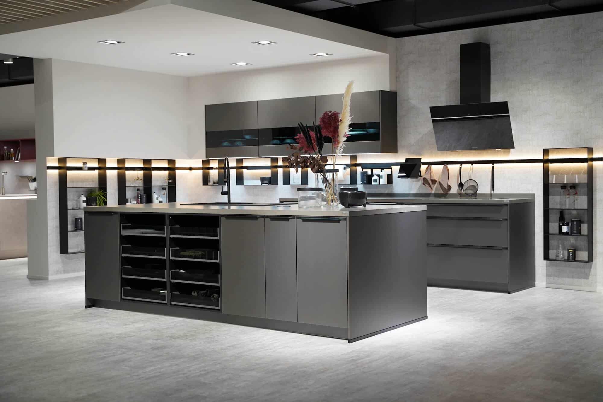 Nobilia Designküche mit Kücheninsel und Elektrogeräten