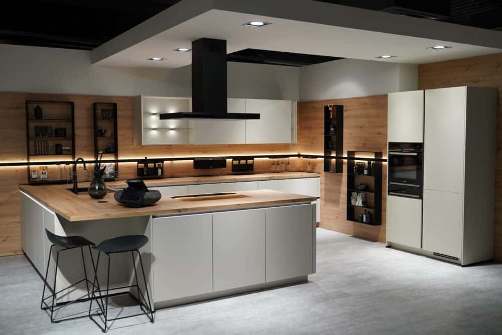 Nobilia G-Küche Design mit Wandschrank Eiche Arbeitsplatte