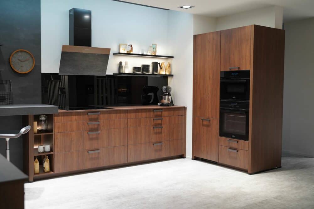 Nobilia Küchenzeile Nussbaum mit Wandschrank und E-Geräten