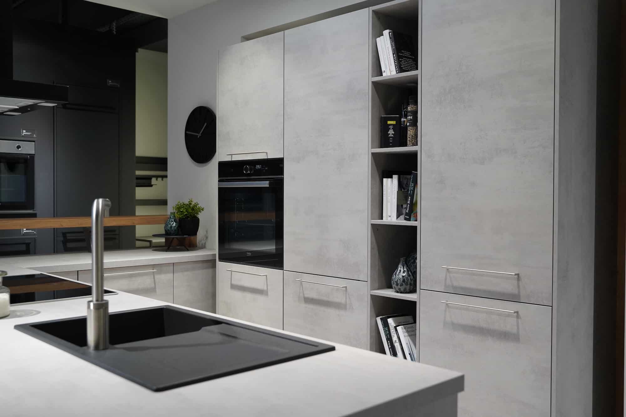 Nobilia moderne Küche Wandschrank mit Elektrogeräten