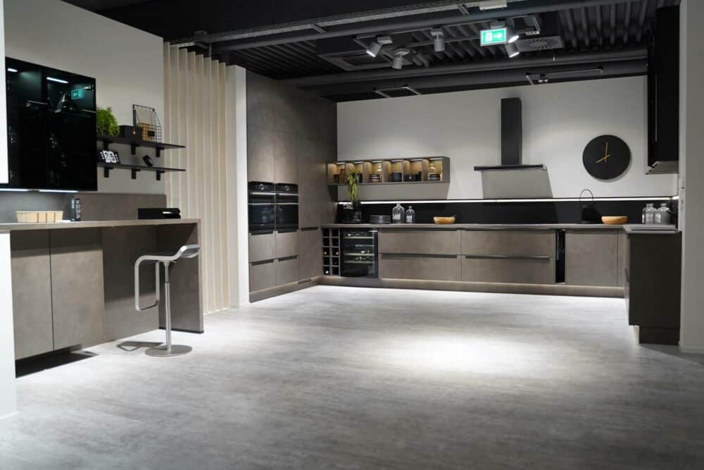 Nobilia moderne L-Küche mit Schreibtisch