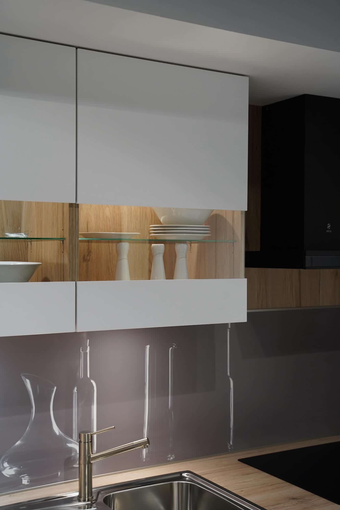 Oberschrank Nobilia U-Form Küche mit Glas Element
