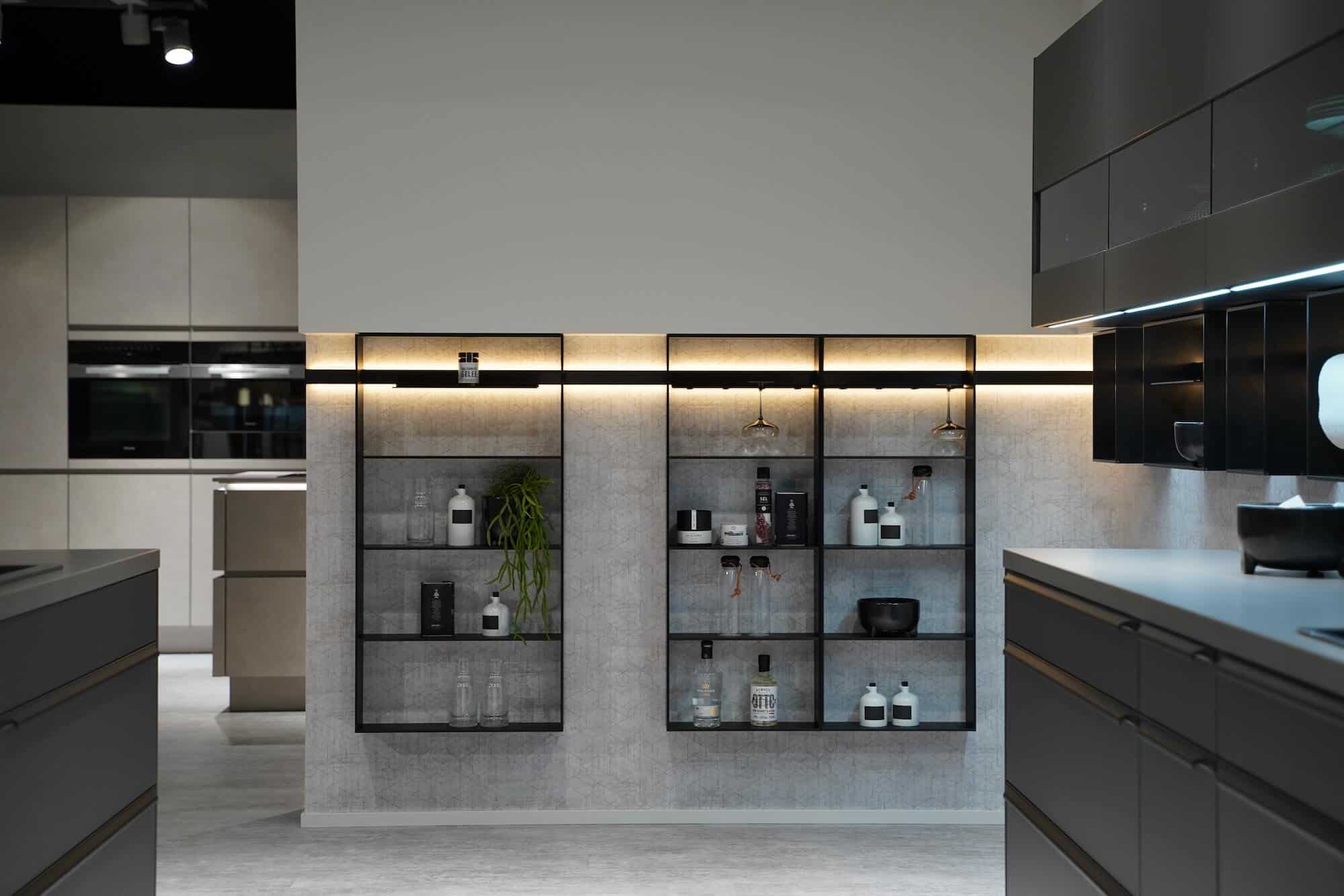 Offene Wandregale Nobilia Insel Küche Glas Titan