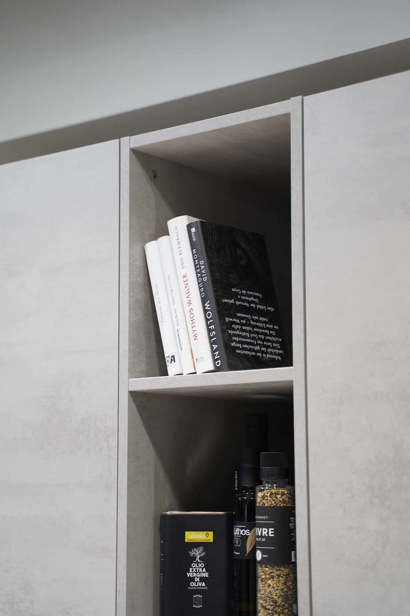 Offener Wandschrank Beton Fronten Nobilia U-Küche