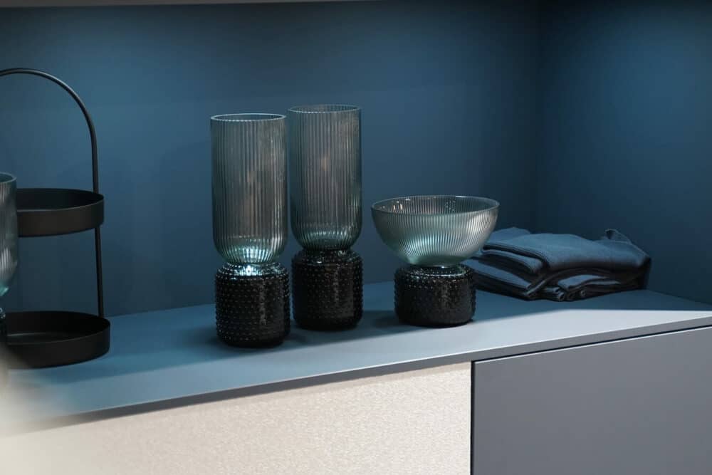 Offenes Wandregal Nobilia Inselküche Design Fjordblau