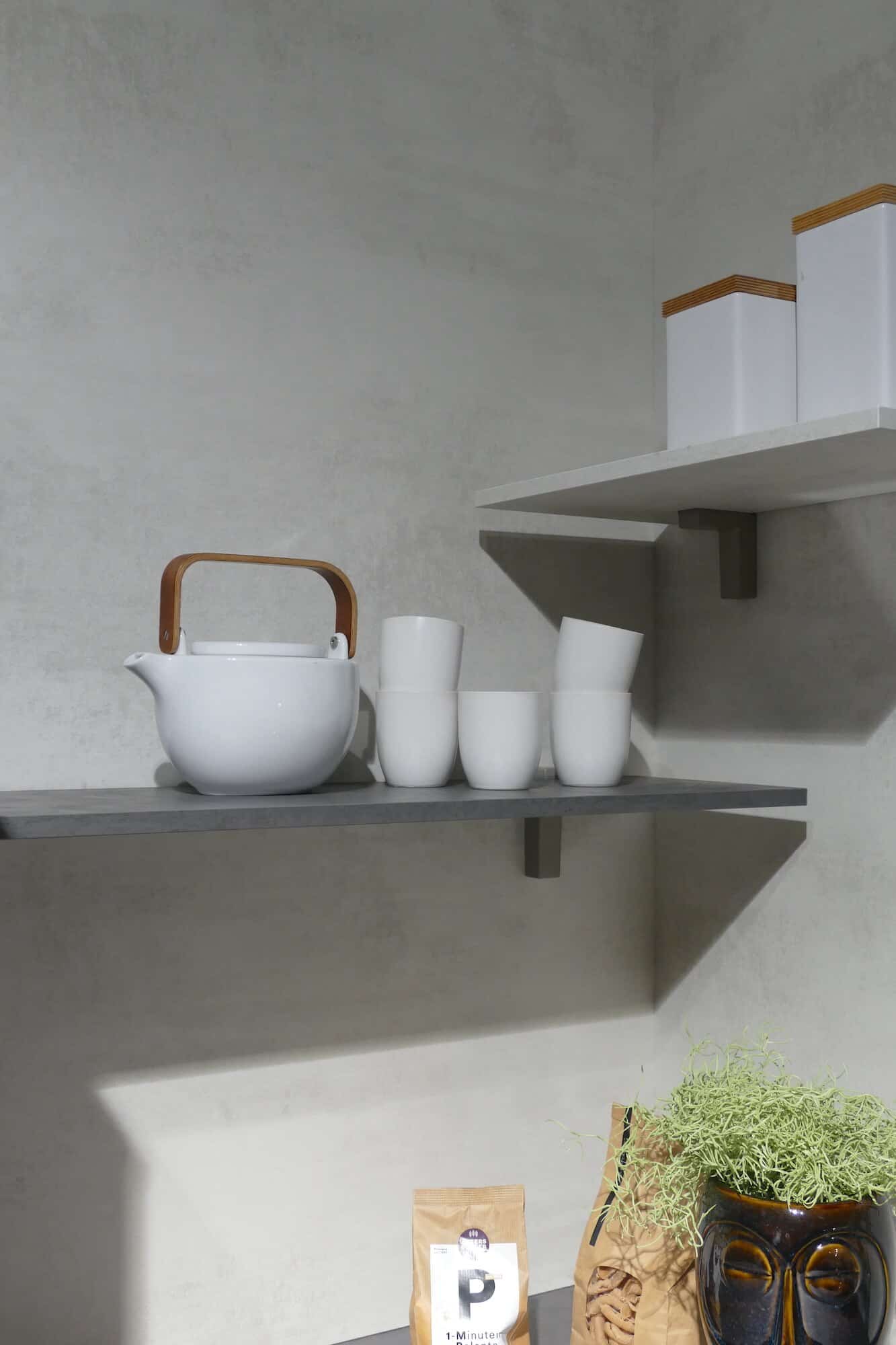 Regale Beton Optik Nobilia L-Küche modern