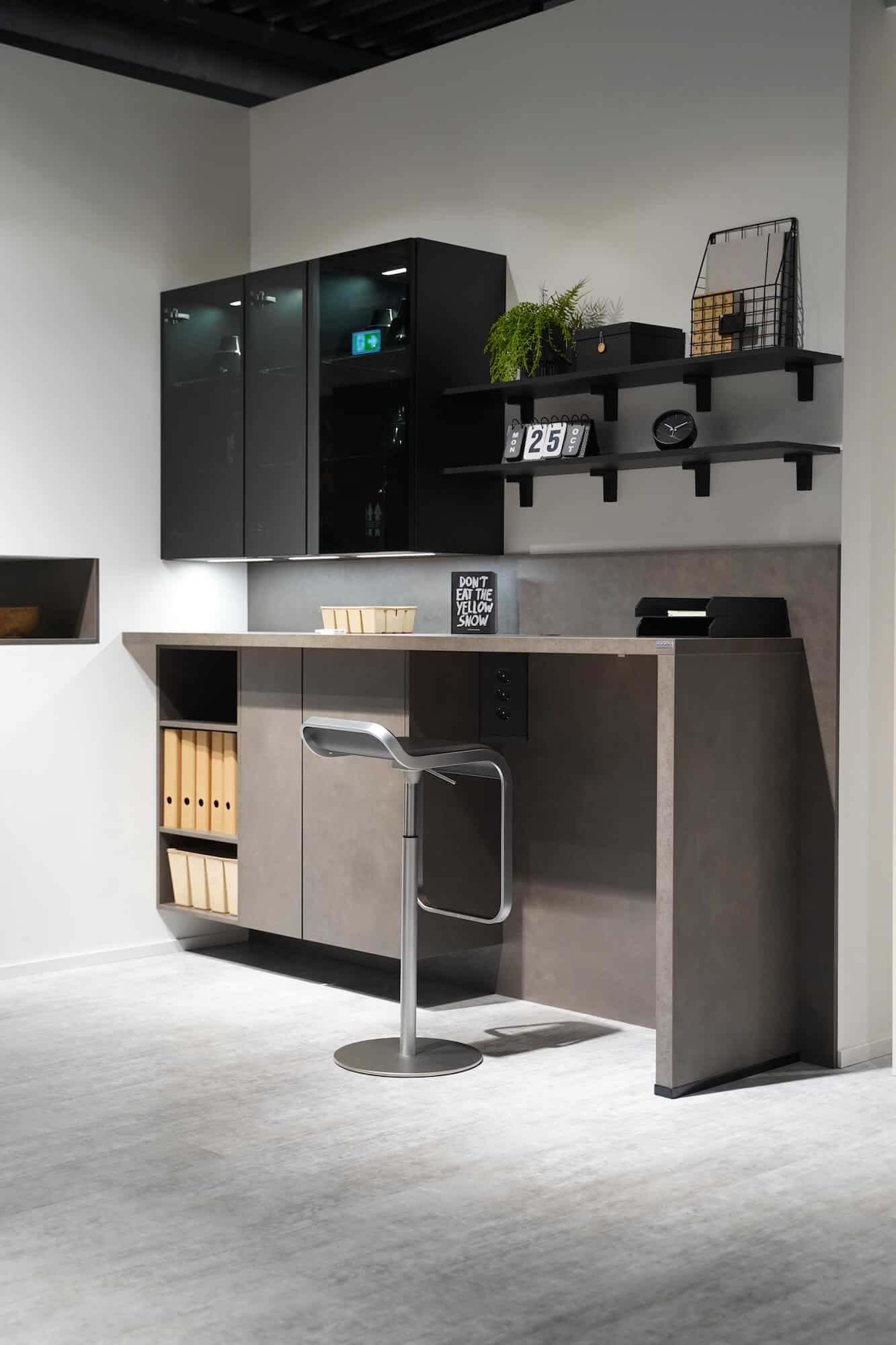 Schreibtisch Theke Beton grau mit Glas Oberschrank