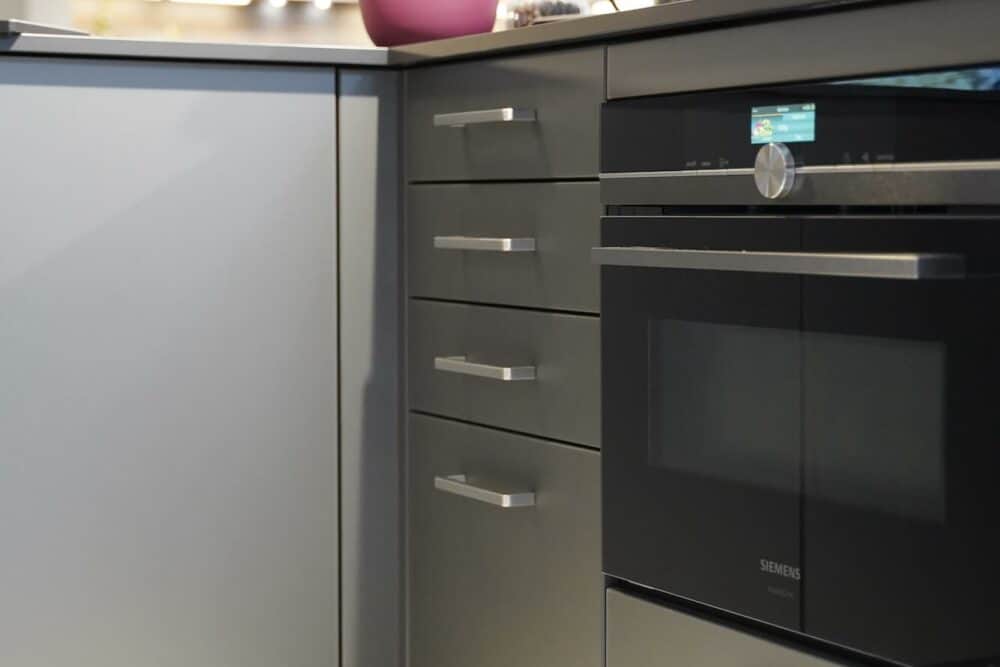 Smart Glas Fronten Karbonmetallic Ballerina U-Küche