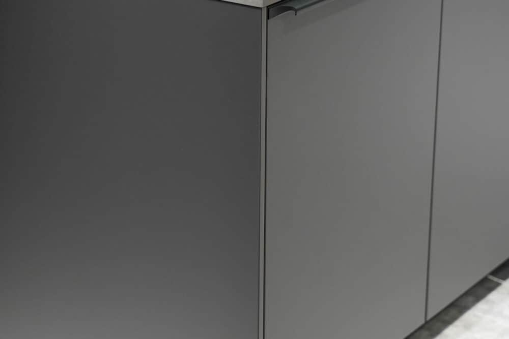 Titan Glasoptik schwarz mit Quarz Arbeitsplatte