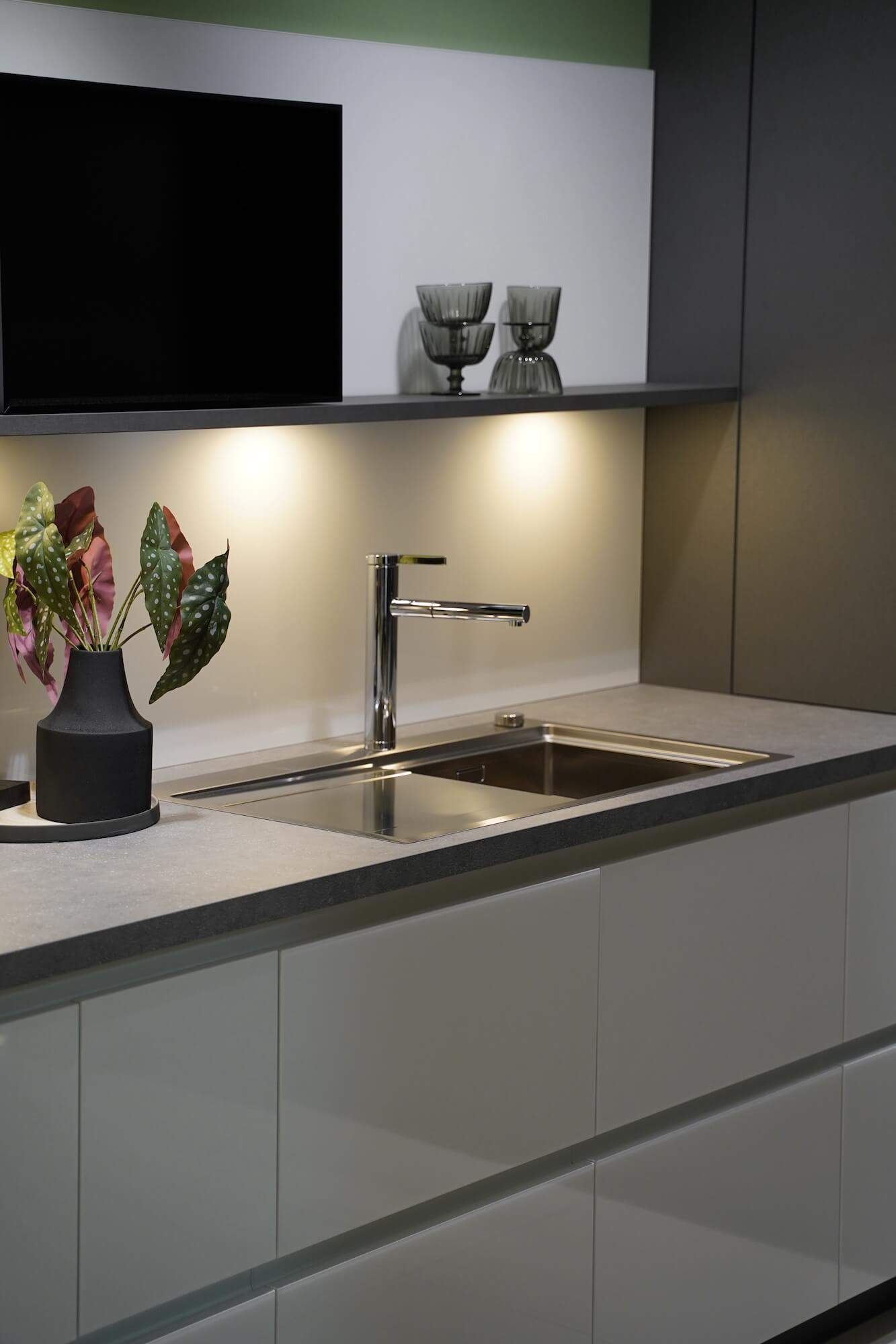 Ballerina Design L-Form Küche mit Edelstahl Spüle
