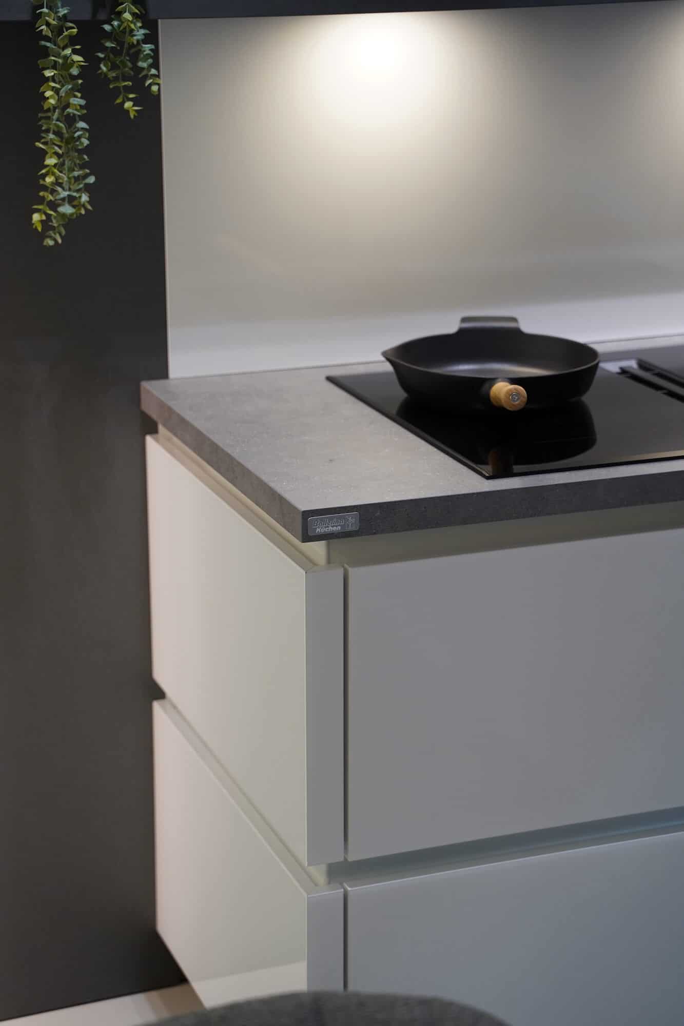 Ballerina Küchen sparkle grain Arbeitsplatte mit smart Glas hochglanz Fronten