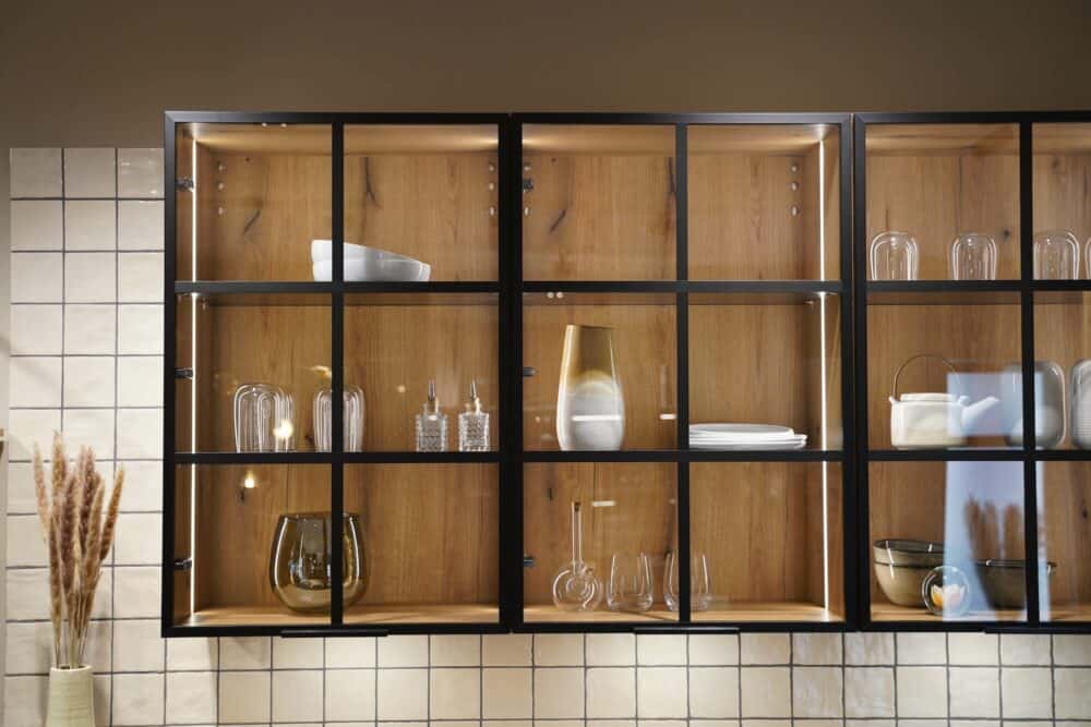 Glas Oberschränke mit Metallrahmen Ballerina moderne L-Küche
