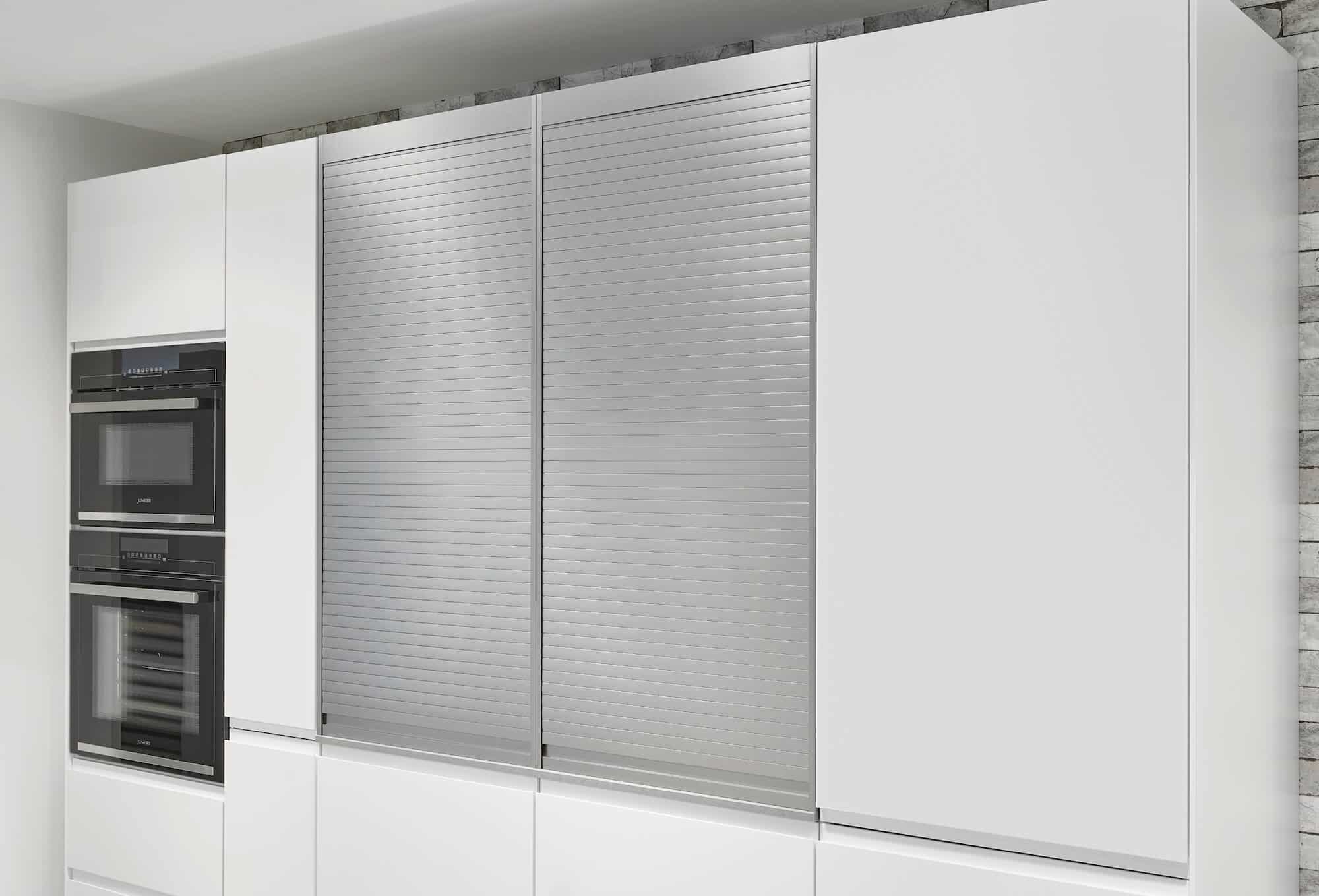 Nobilia Inselküche mit Jalousienschrank