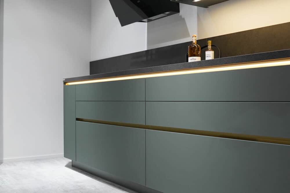 Nobilia U-Küche Design grifflos grün