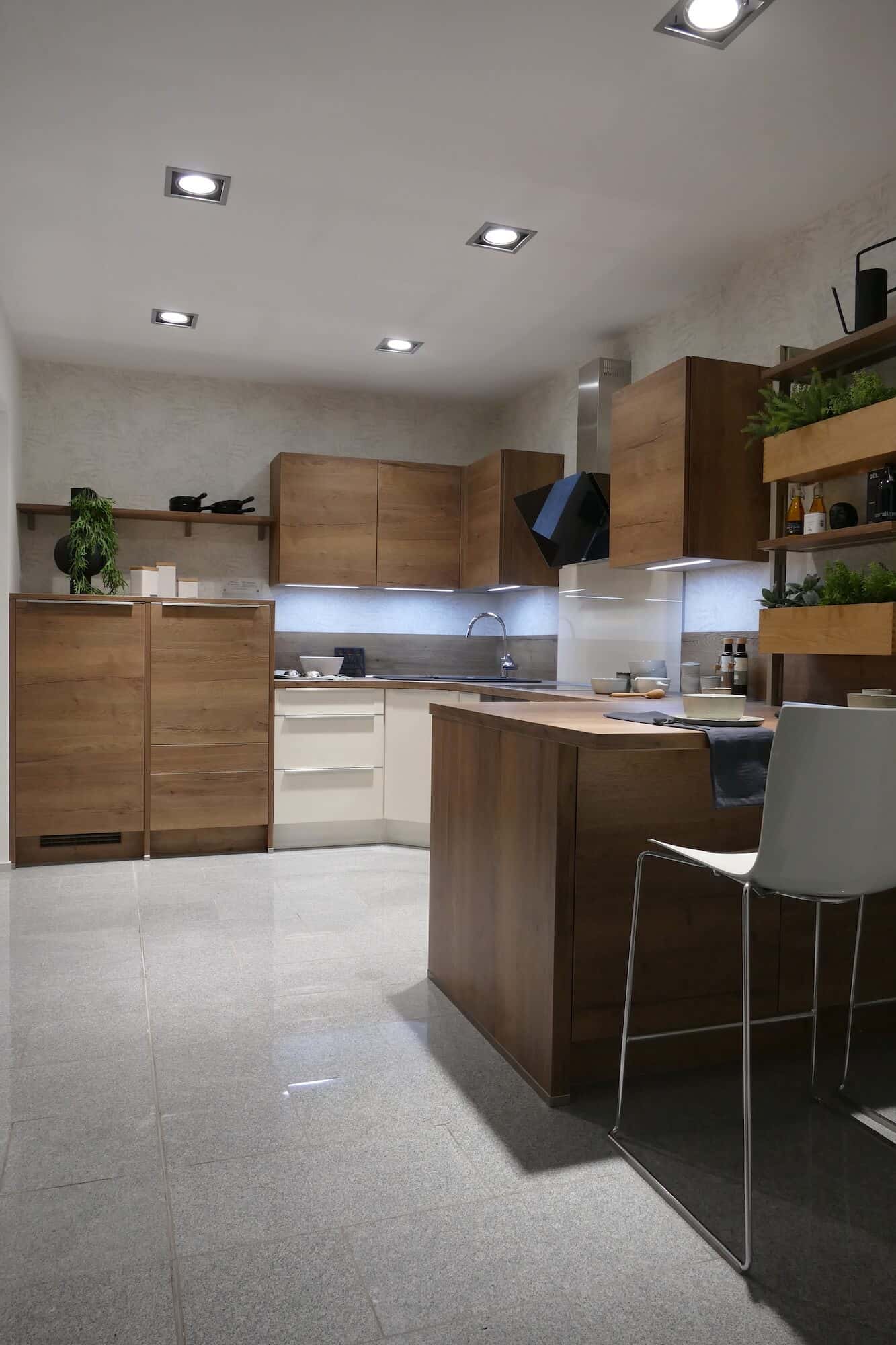 Nobilia U-Küche modern Holz Lack Magnolia