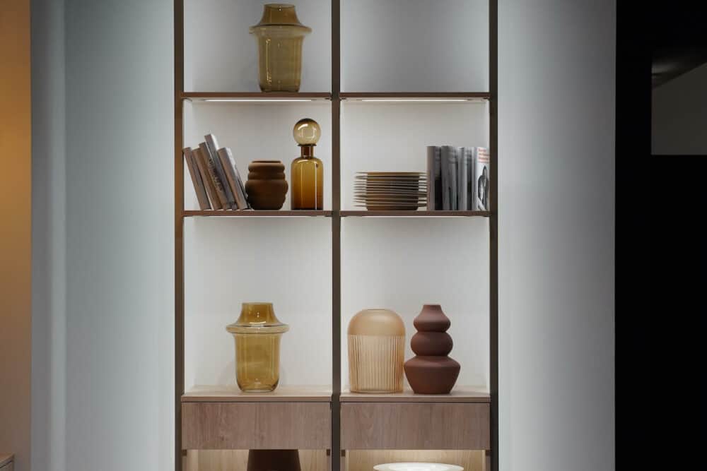 Wandschrank offene Regale mit Eiche Fronten