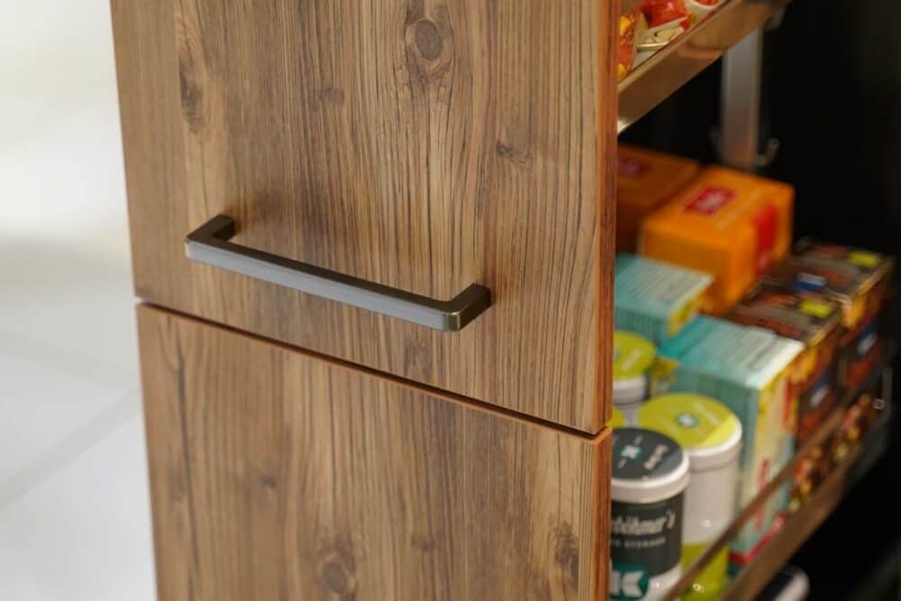 Apothekerschrank Ballerina L-Küche modern Lärche Holz