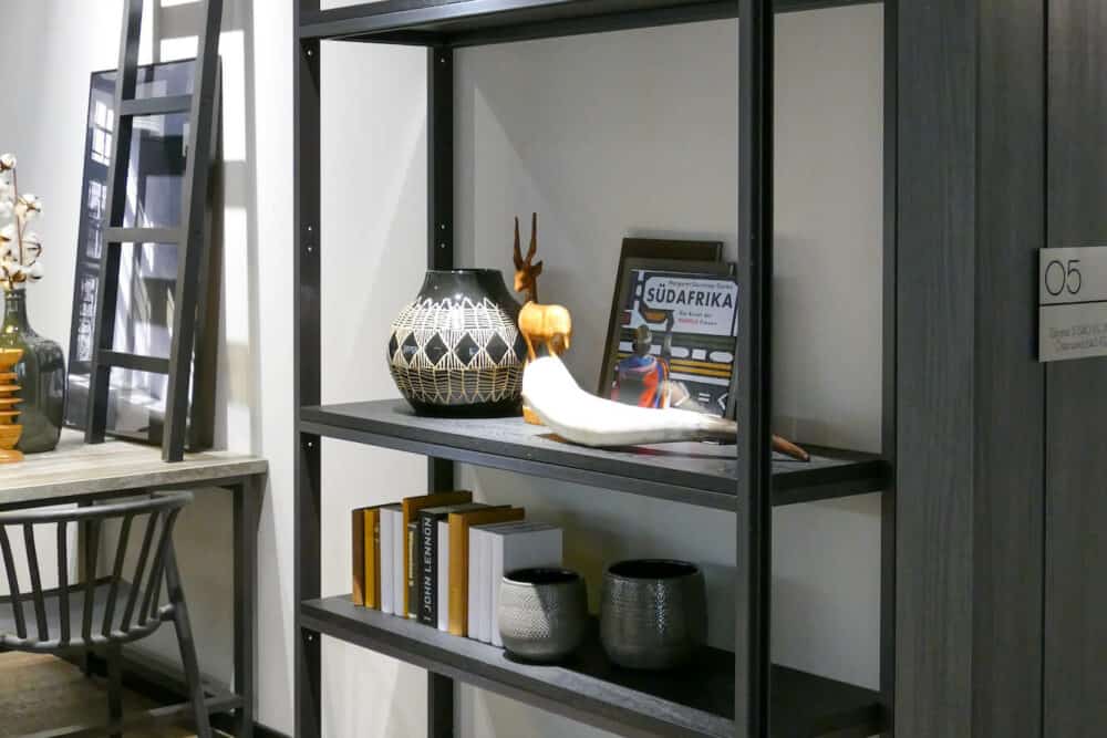 Bauformat Küchenzeile Landhausstil mit offenem Schrank