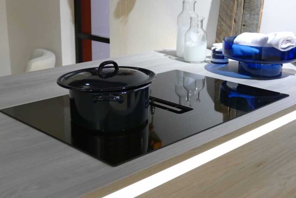 Muldenlüfter Bauformat moderne Inselküche Kitzbühel