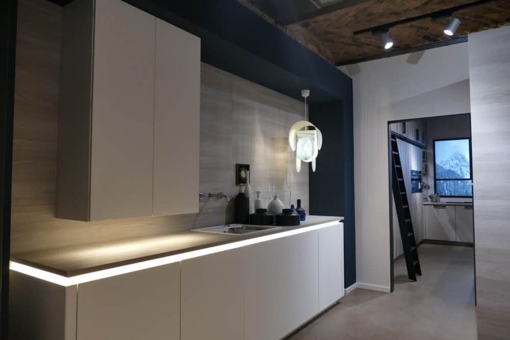 Nasszeile Bauformat moderne Inselküche Kitzbühel