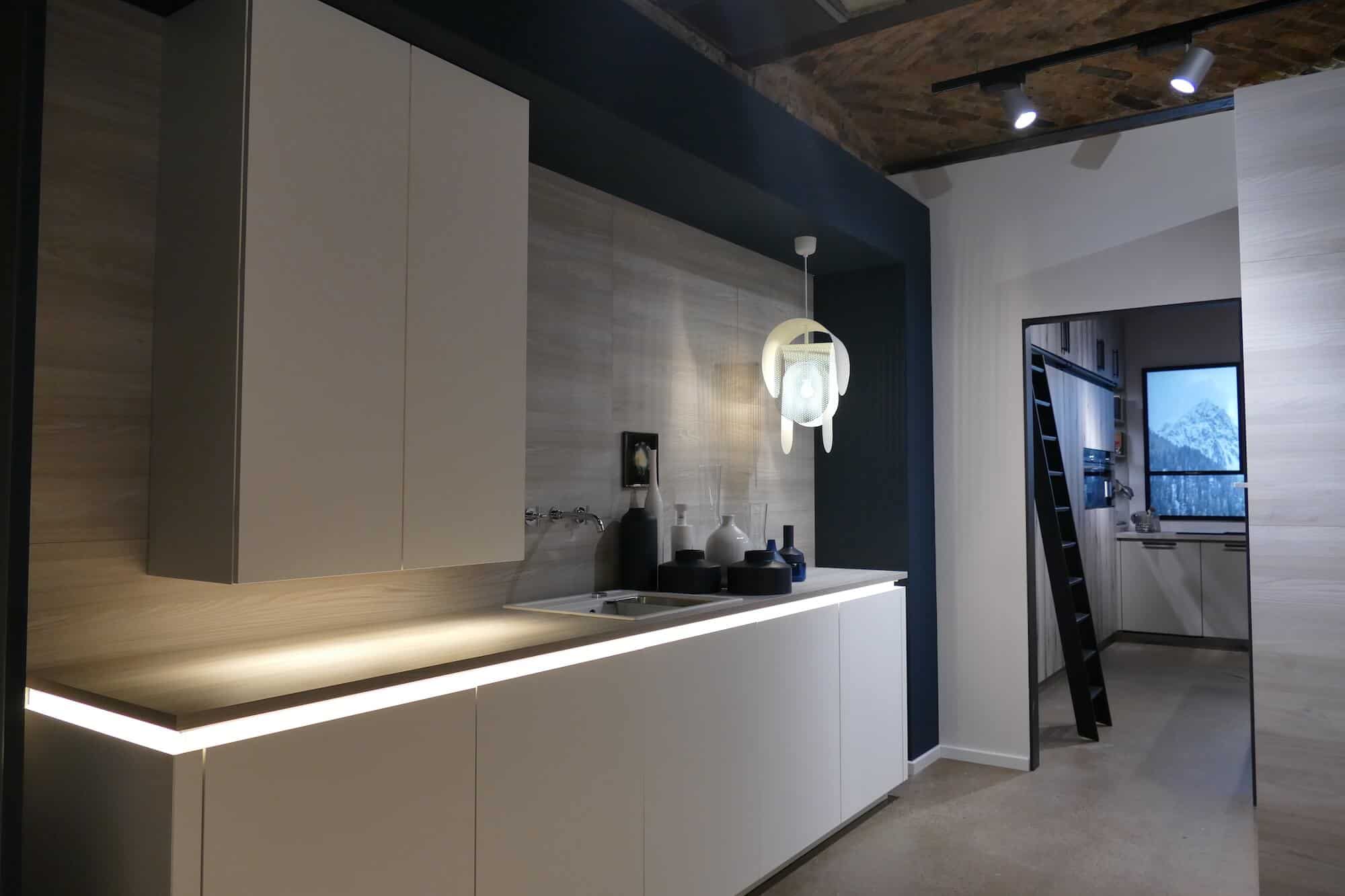 Nasszeile Bauformat moderne Inselküche Kitzbühel
