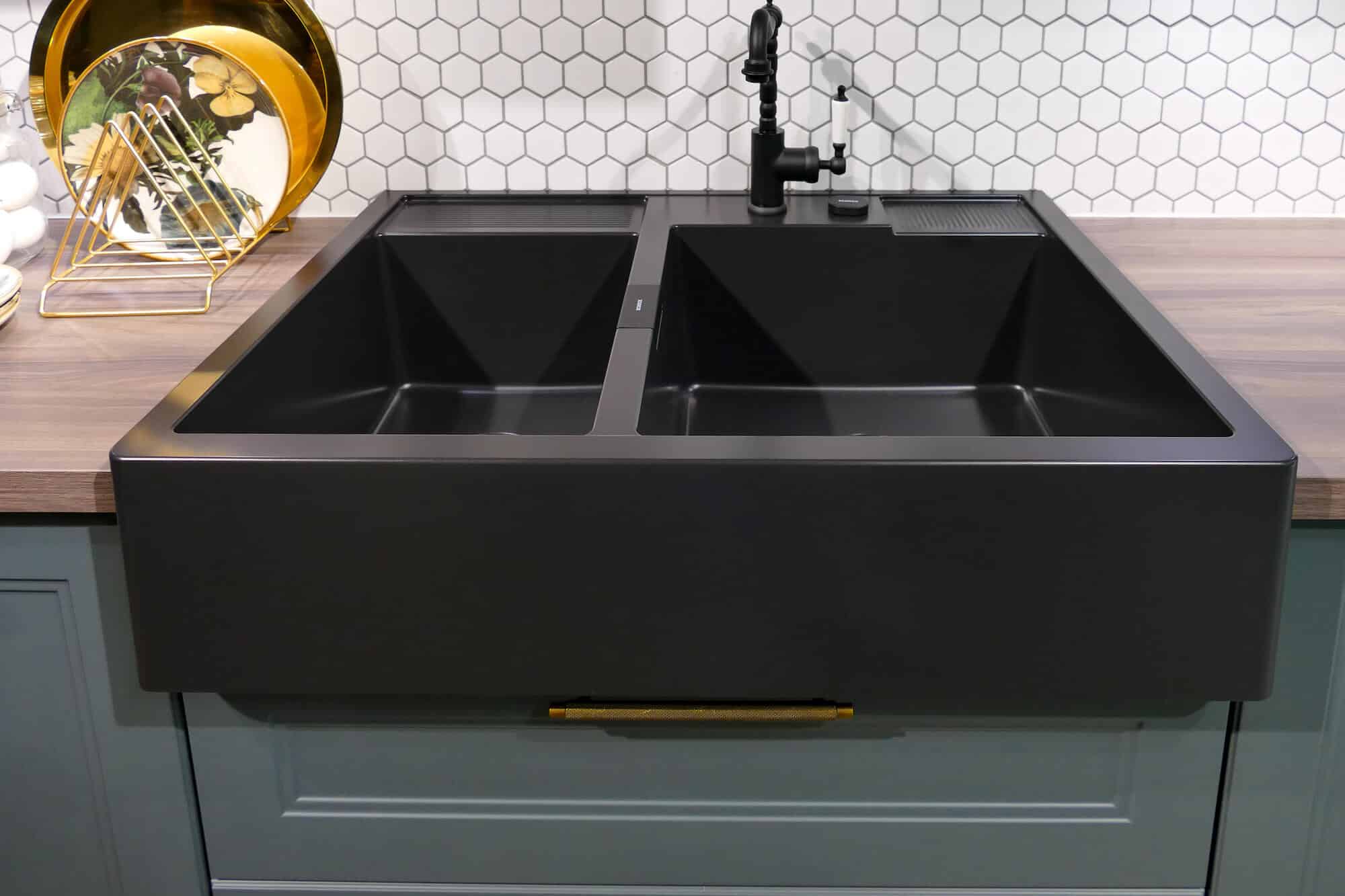 Schock Spülenstein schwarz Keramik mit Armatur Bauformat Landhaus Inselküche