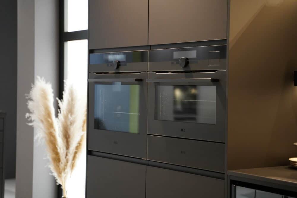 Backofen Ballerina Design Inselküche mattschwarz