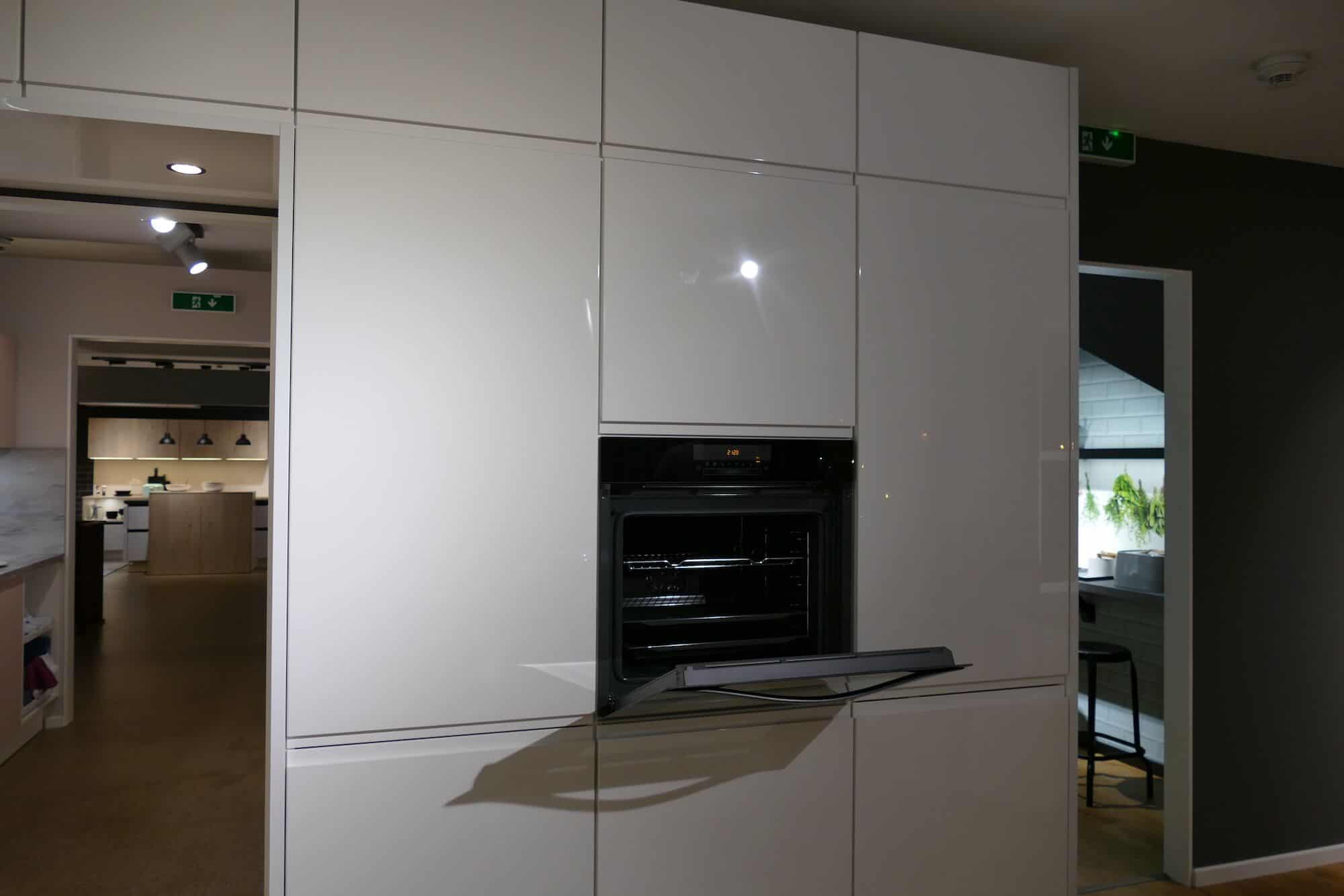 Backofen Burger Design Inselküche weiss