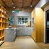 Bauformat Design U-Küche marmor holz Keramik