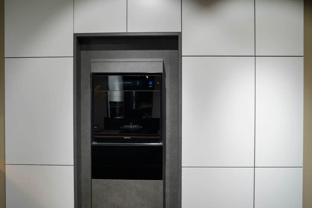 Bauformat Wandschrank weiß mit BORA Backofen