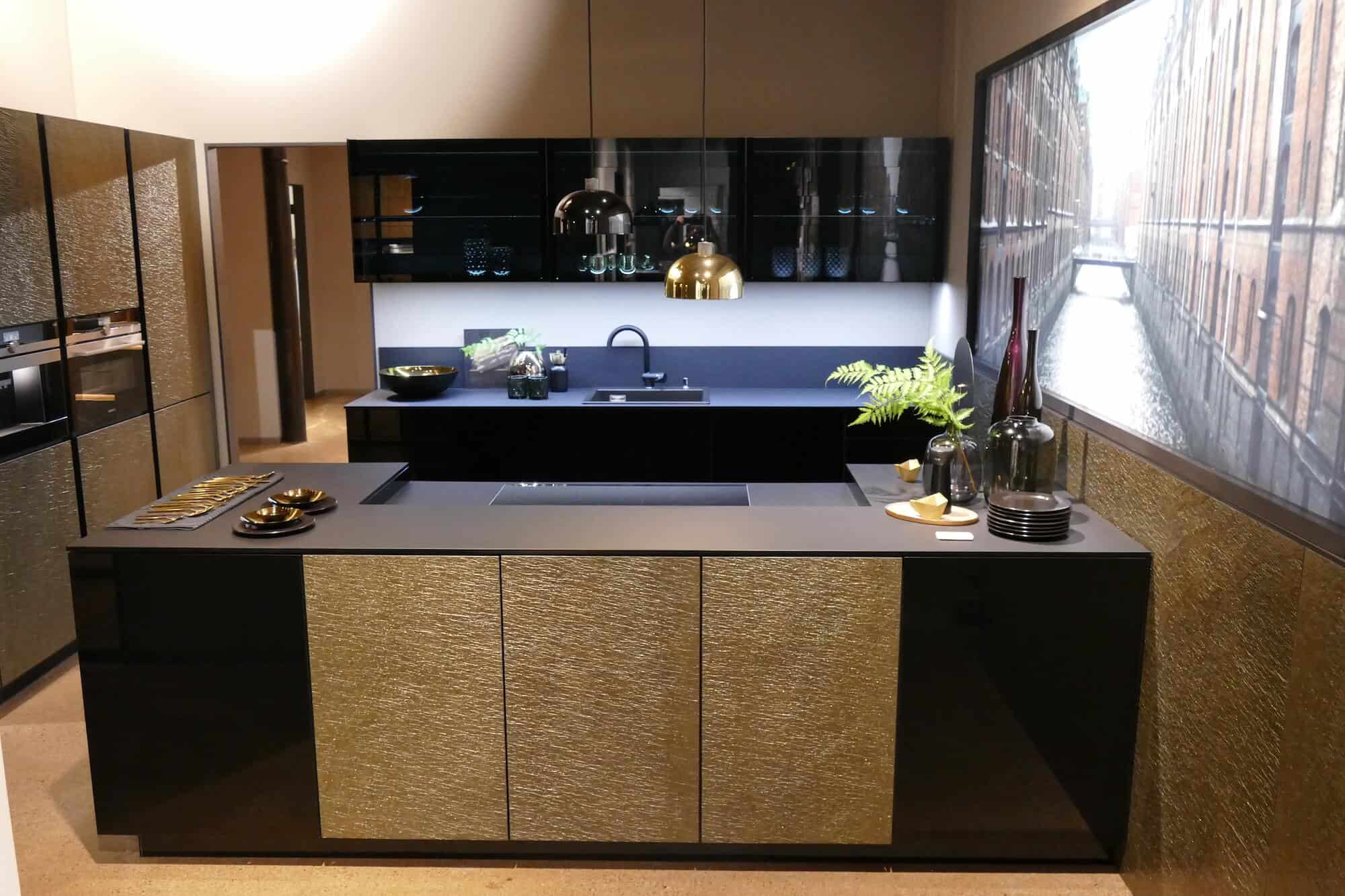 Bauformat moderne Inselküche grifflos